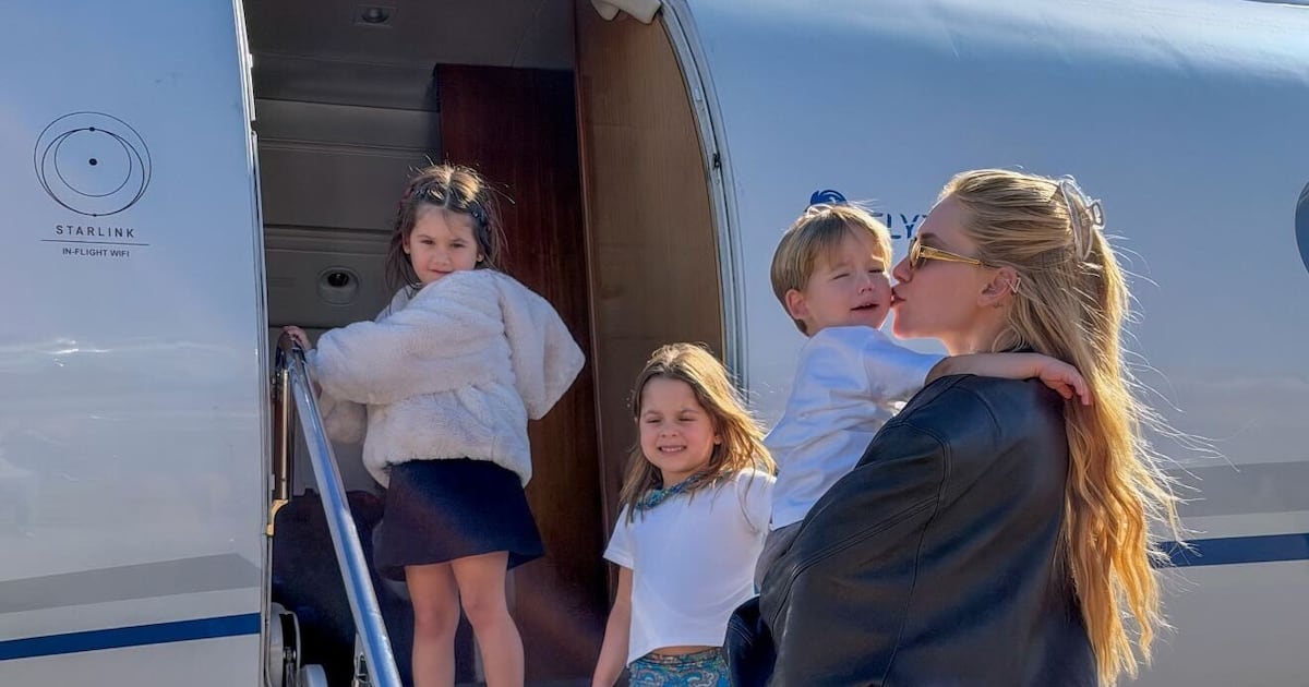 Virginia Fonseca embarca para Miami com os filhos após especulações de término com Vini Jr