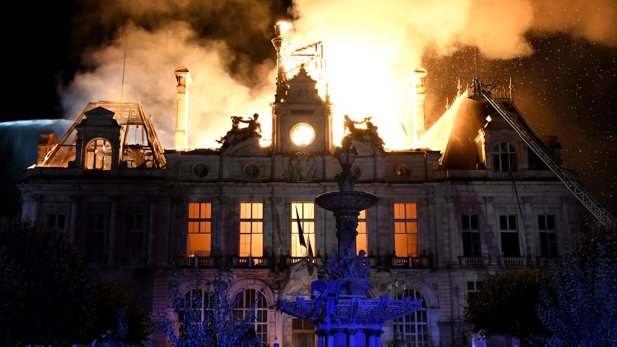 Sábado de protestos na França termina com 400 detidos, prefeitura incendiada e manifestante ferido