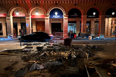 Sábado de protestos na França termina com 400 detidos, prefeitura incendiada e manifestante ferido