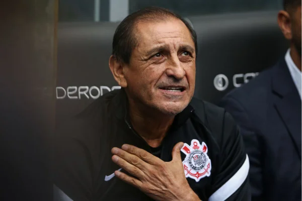 Ramón Díaz diz que negou Corinthians, pois aguardava oferta do River Plate - destaque galeria