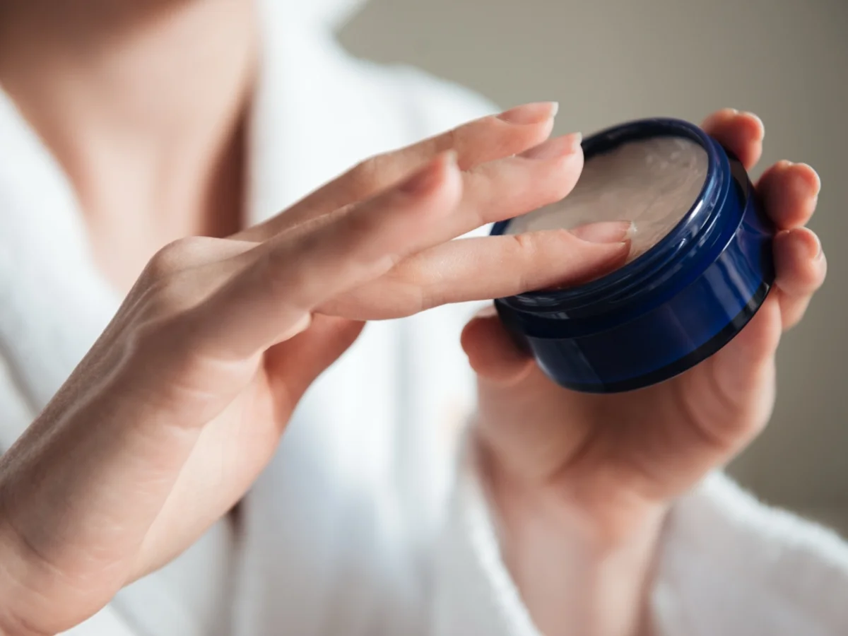 Pomada capilar exige atenção e checagem antes da compra, alerta a Anvisa