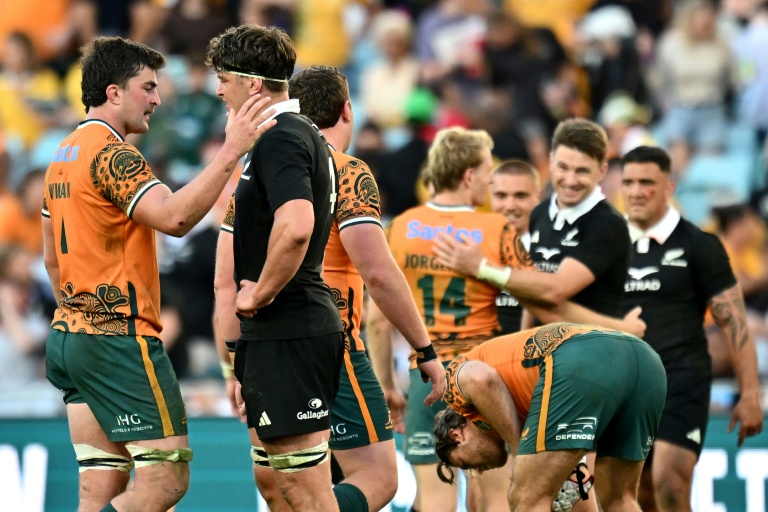 O técnico dos Wallabies, Kiss, chama a mais recente derrota para os All Blacks de 'inaceitável'