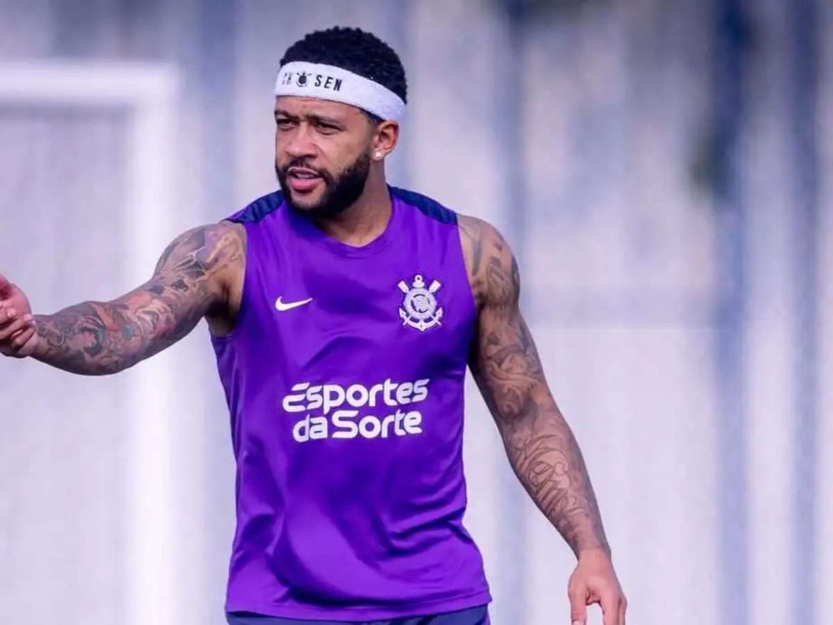 Memphis Depay foi contra a demissão de Fernando Diniz no Corinthians