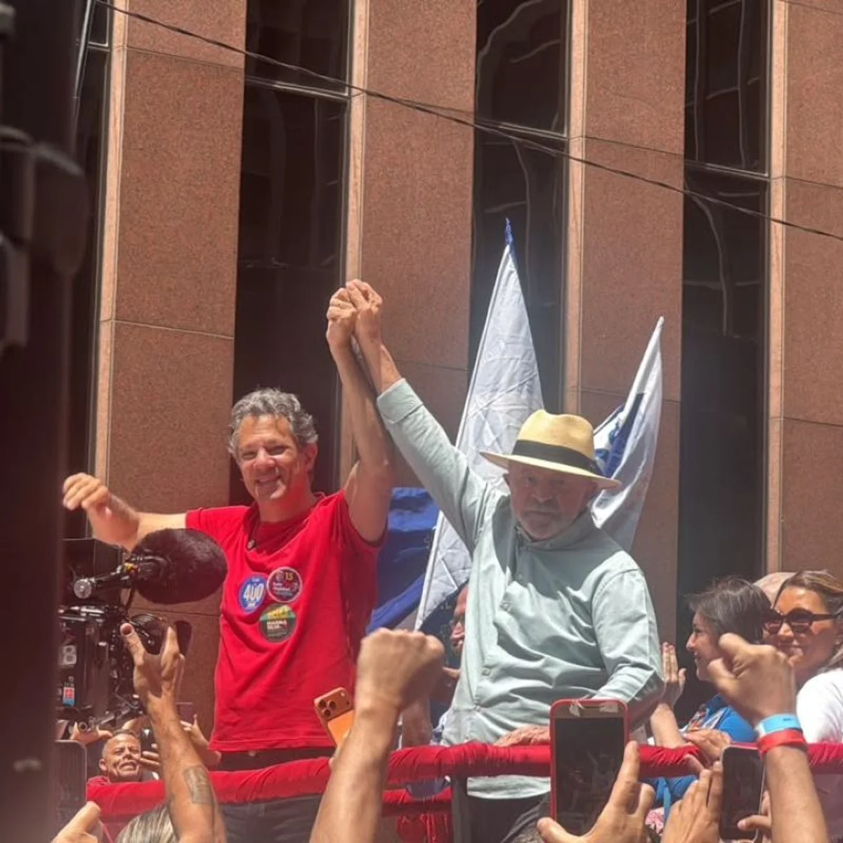 Equipe de Lula diz que PM dificulta ato da Paulista e migra para a Augusta