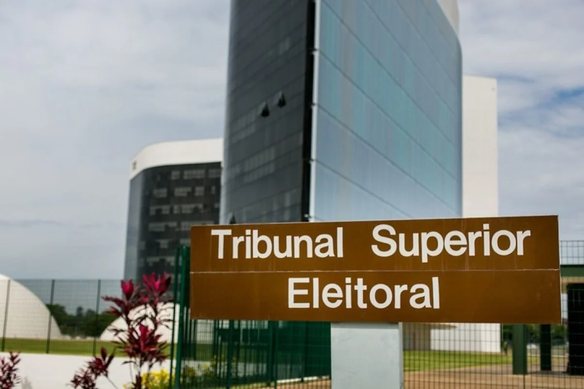 TSE não vai divulgar sigilos fiscais de Lula ou de Flávio Bolsonaro