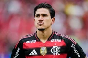 Pedro, do Flamengo, é cobrado a deixar casa no Rio