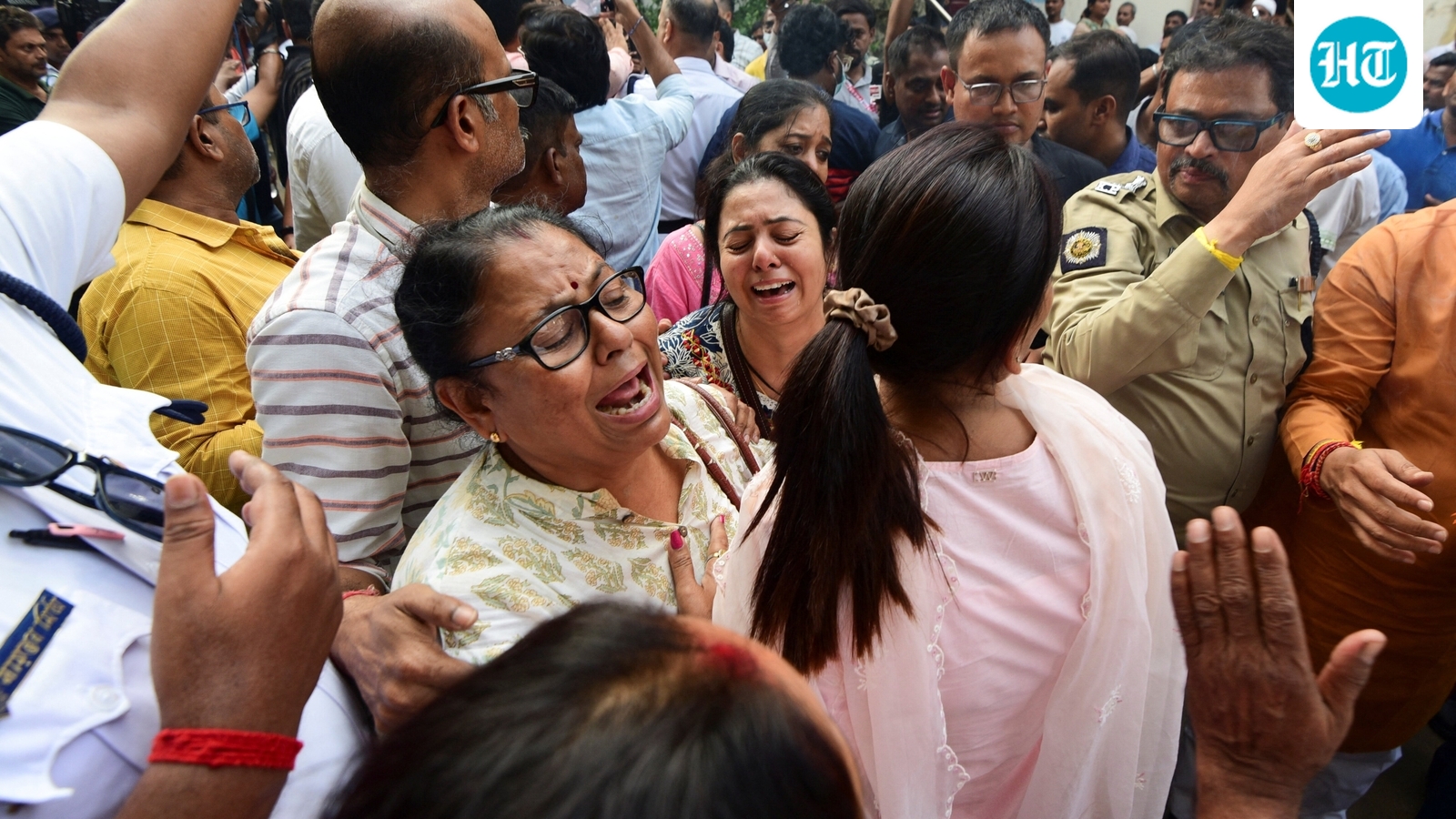 Kolkata: saldo de esmagamento em 19; 7 detidos enquanto governo de Bengala ordena SIT no meio de jogo de culpas sobre falhas no controle da multidão