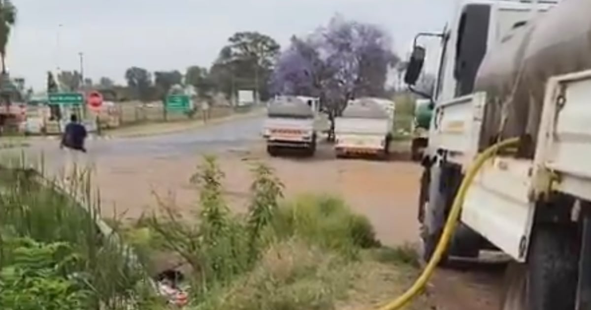ASSISTA | A Cidade de Tshwane despeja água 'contaminada' após realização de testes