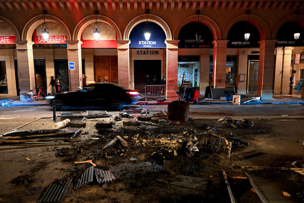 Sábado de protestos na França termina com 400 detidos, prefeitura incendiada e manifestante ferido