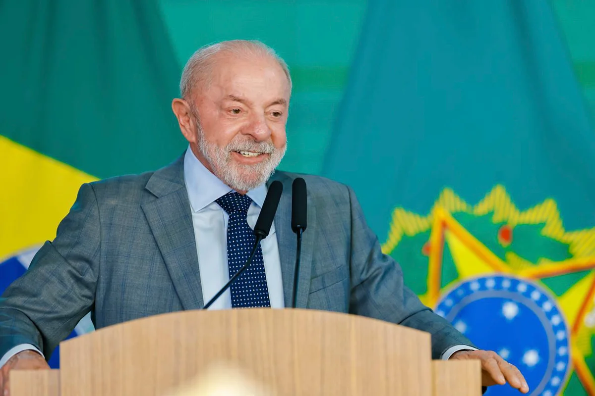 Imagem da matéria: Lula envia PEC da tarifa zero ao Congresso a 4 dias do 2º turno