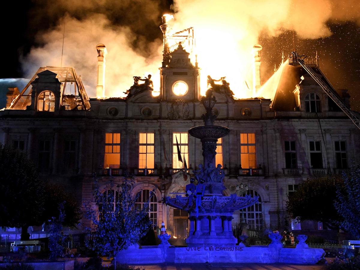 Sábado de protestos na França termina com 400 detidos, prefeitura incendiada e manifestante ferido