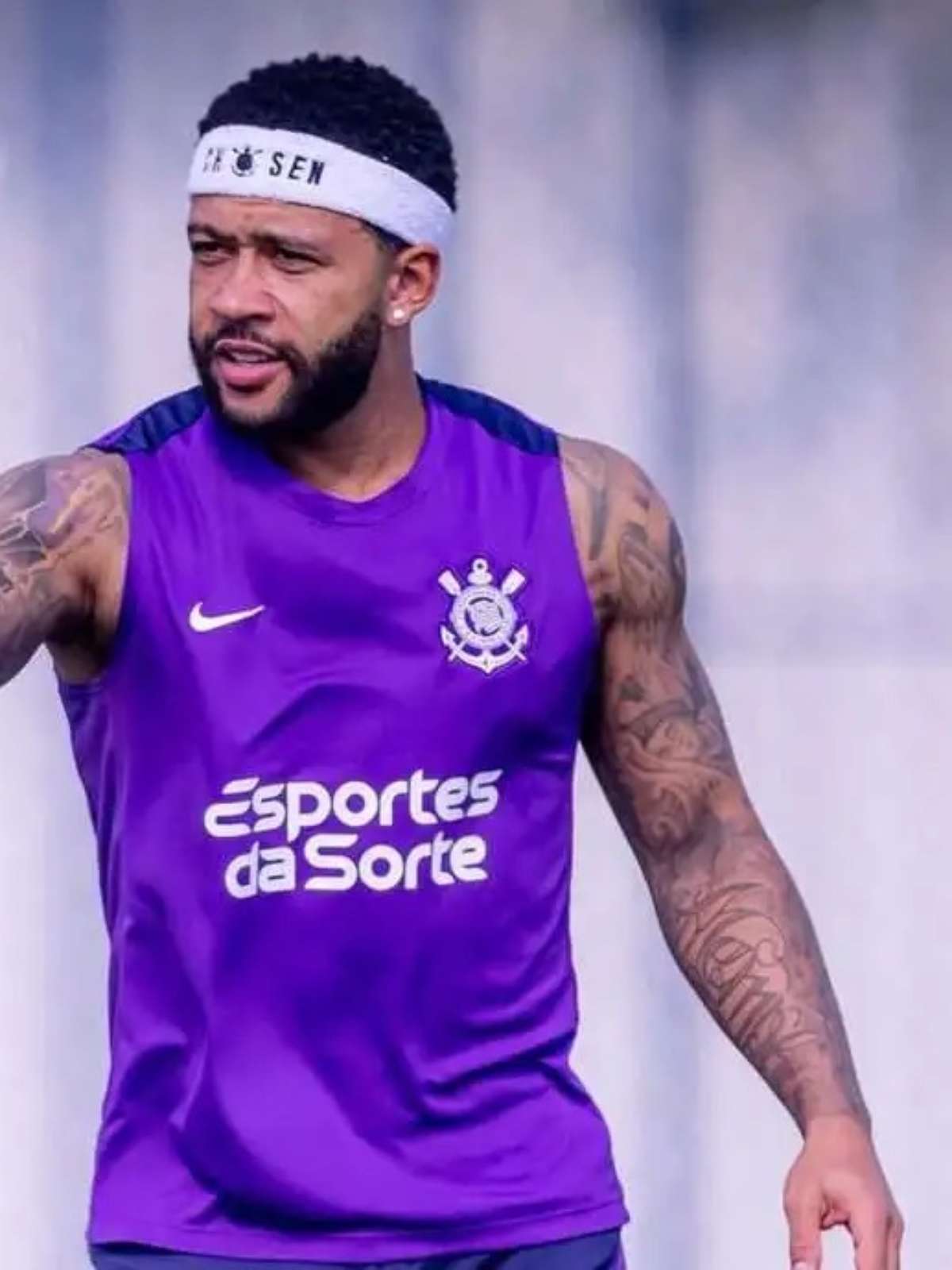 Memphis Depay foi contra a demissão de Fernando Diniz no Corinthians