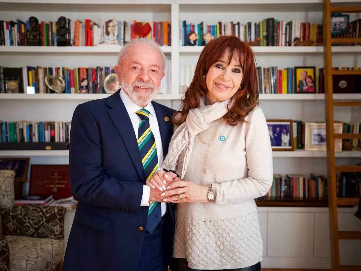Cristina Kirchner, ex-presidente da Argentina, parabeniza Lula por vitória
