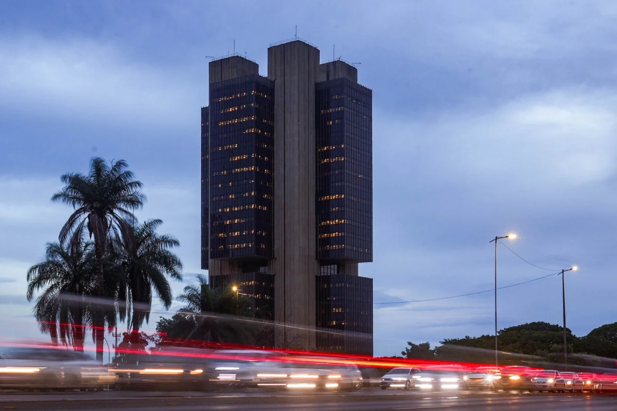 Imagem da matéria: Focus: mercado baixa projeção da inflação e do PIB para este ano