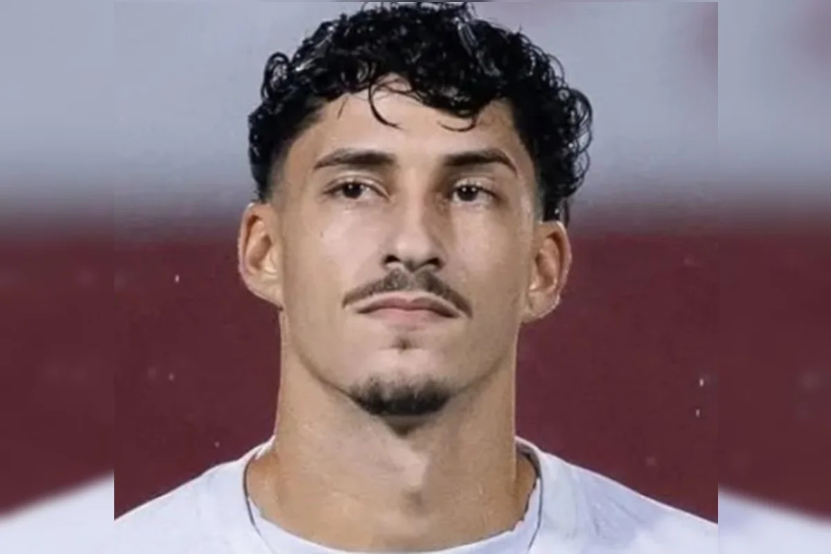 Jogador de futebol é preso suspeito de bater na namorada durante festa