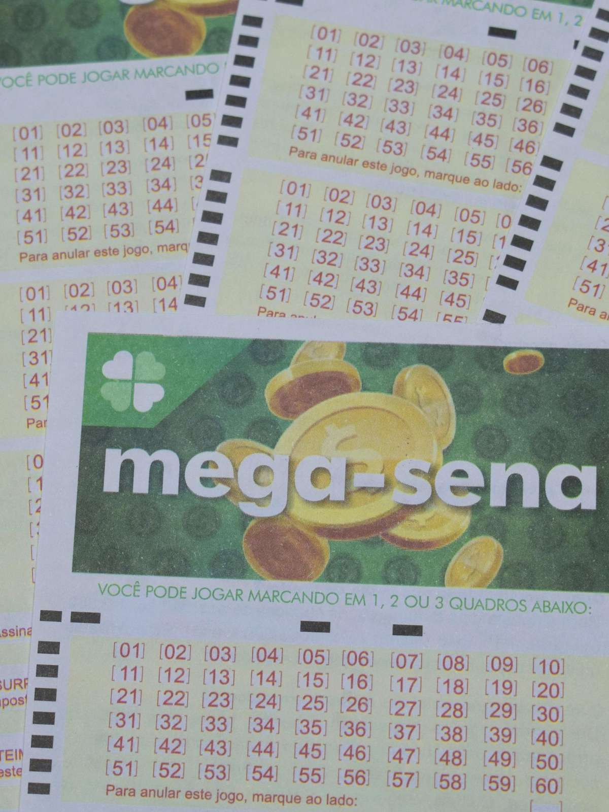 Mega-Sena acumula, e prêmio chega a R$ 300 milhões; veja números
