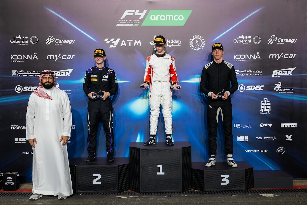 Zach Bryan usa camiseta 'Free Palestine' no estádio do grupo Kraft