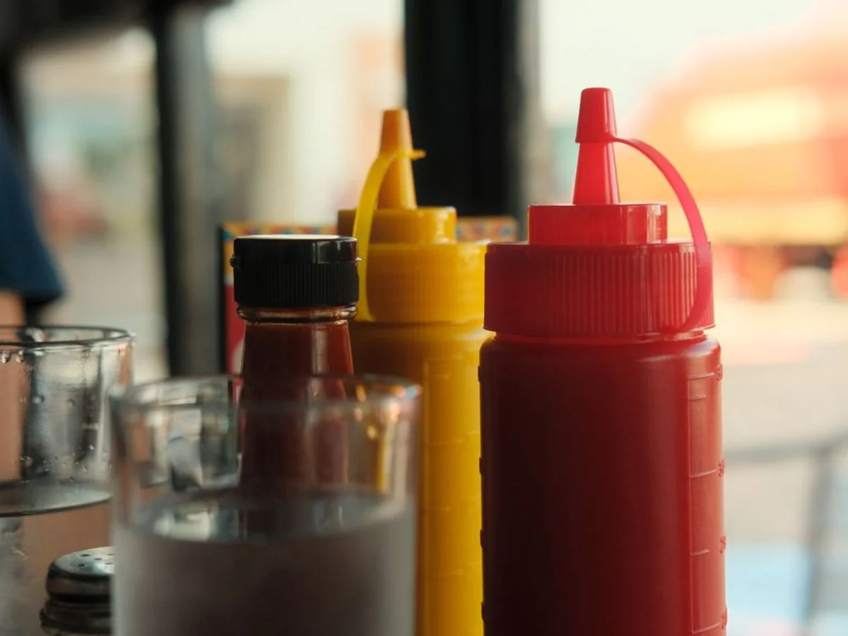 SP adia regra que proíbe bisnagas de ketchup e mostarda em lanchonetes