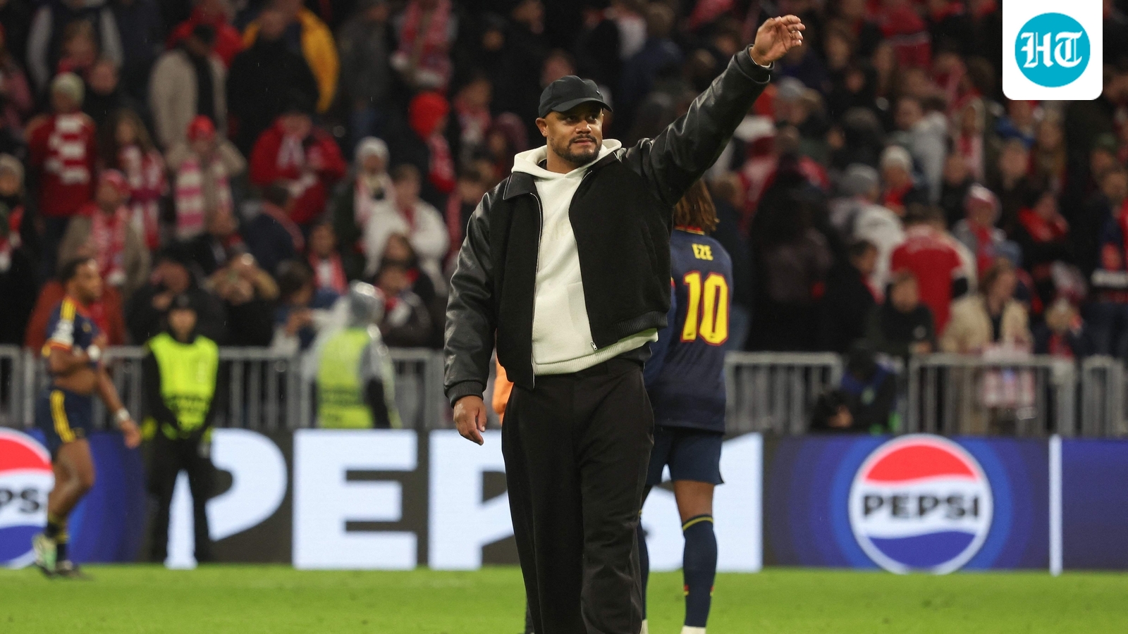 O retorno de Vincent Kompany ao Bayern Munich tem cronograma incerto, pois o clube confirma ausência de semanas