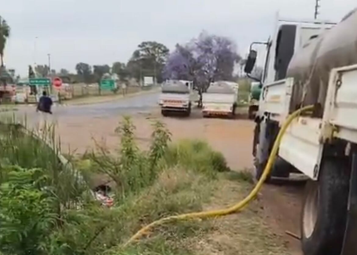 ASSISTA | A Cidade de Tshwane despeja água 'contaminada' após realização de testes