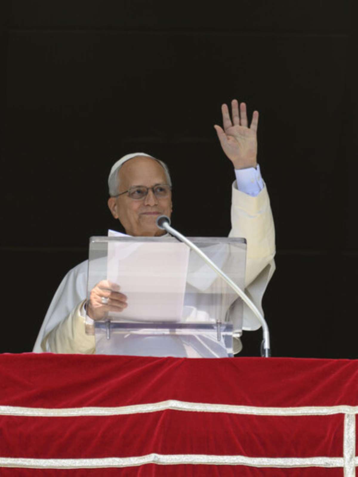 Papa deve ser internado na terça para retirar nódulo do pulmão, diz Vaticano