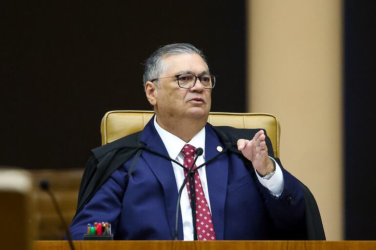Dino manda PF investigar se houve interferência e financiamento estrangeiro nas eleições