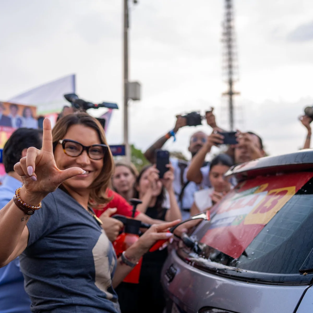 Após críticas, Janja diz que atuação em campanha de Lula é "legítima"