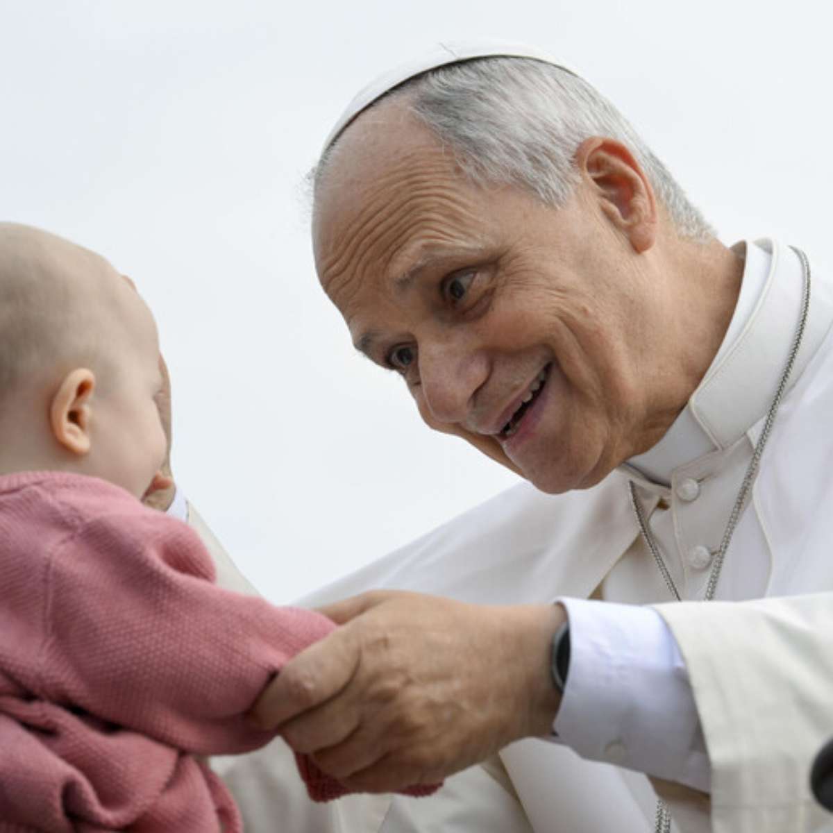 Papa deve ser internado na terça para retirar nódulo do pulmão, diz Vaticano