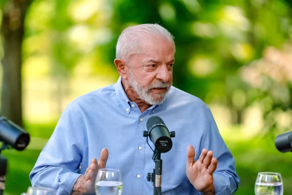 Lula e Flávio se apegam a pesquisas distintas para sustentar favoritismo - destaque galeria
